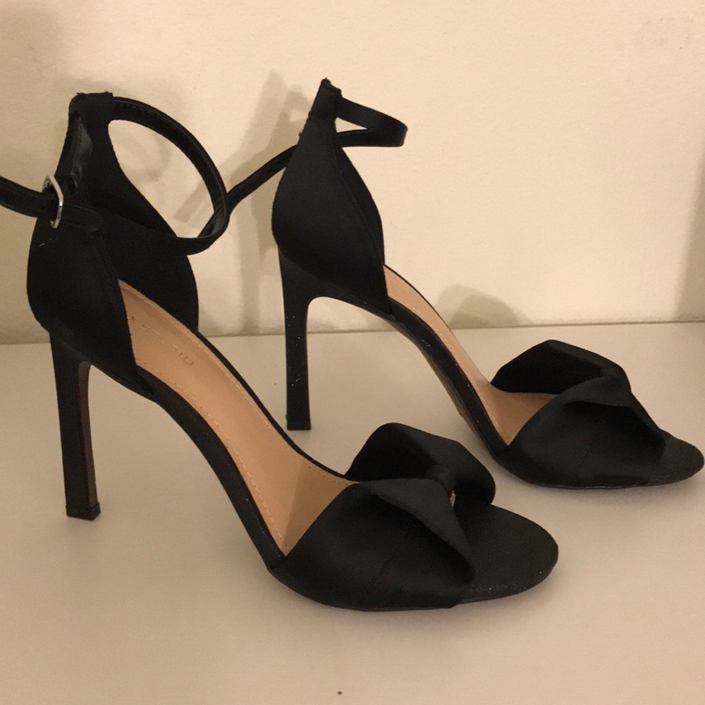 Max Studio Black Heels with Bow